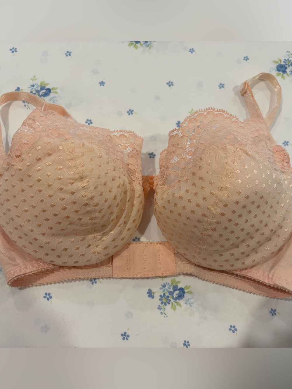 90s vintage Valentino Peach Lace Underwire Bra